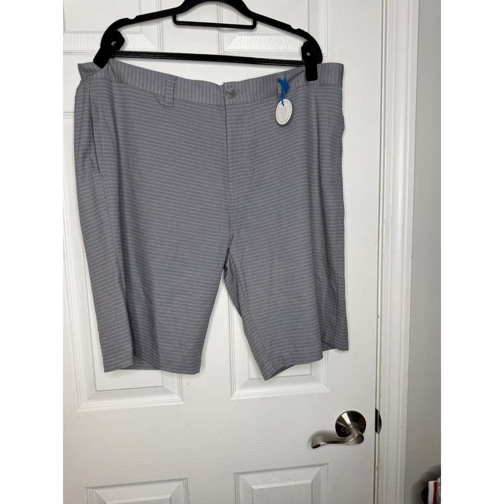 TRAVIS MATHEW gray white stripes performance shorts NWT Size 40 golf athletic
